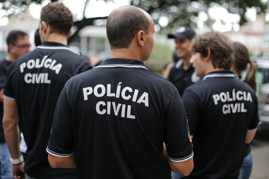 Policiais civis a paisana na rua, em concurso delegado Amapá.